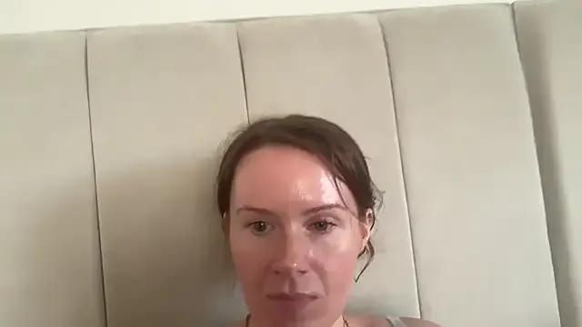 Freechat redheadrosie69 on StripChat