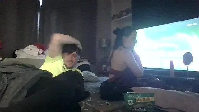 Freechat scottishcouple2002 on StripChat