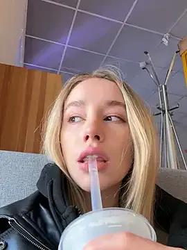 SSSATIVA_model — Completely naked in the toilet