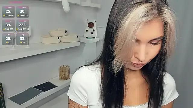 sunglammodel — Suck my finger close up