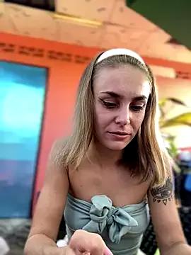 Freechat White_mistress on StripChat