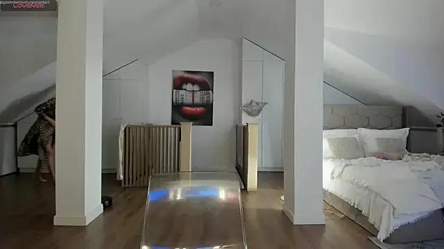 StripChat Yourhotqueeen is Freechat Yourhotqueeen — 2222tok i will be naked and crazy