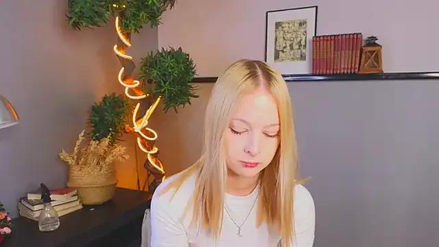 YungLyssy — Freechat on StripChat